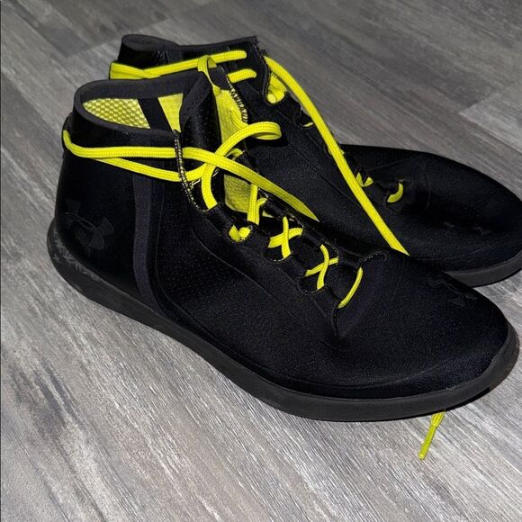 UNDER ARMOR UNISEX Black and Yellow Athletic Shoes - Picture 2 of 5